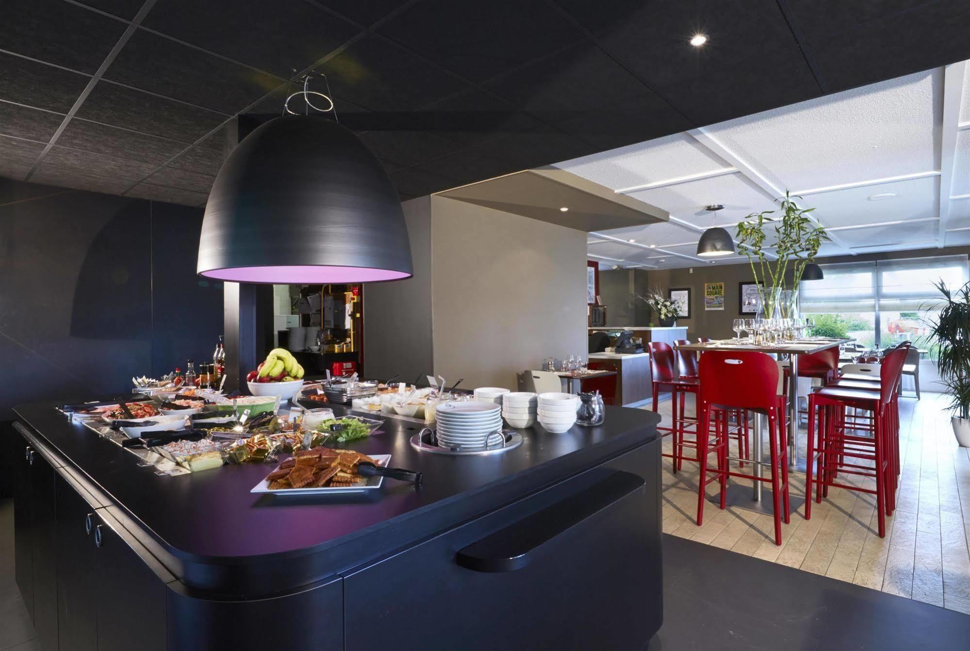 ก็องปานีล อาร์รา แซ็ง นิโกลา Hotel Saint-Nicolas  ภายนอก รูปภาพ